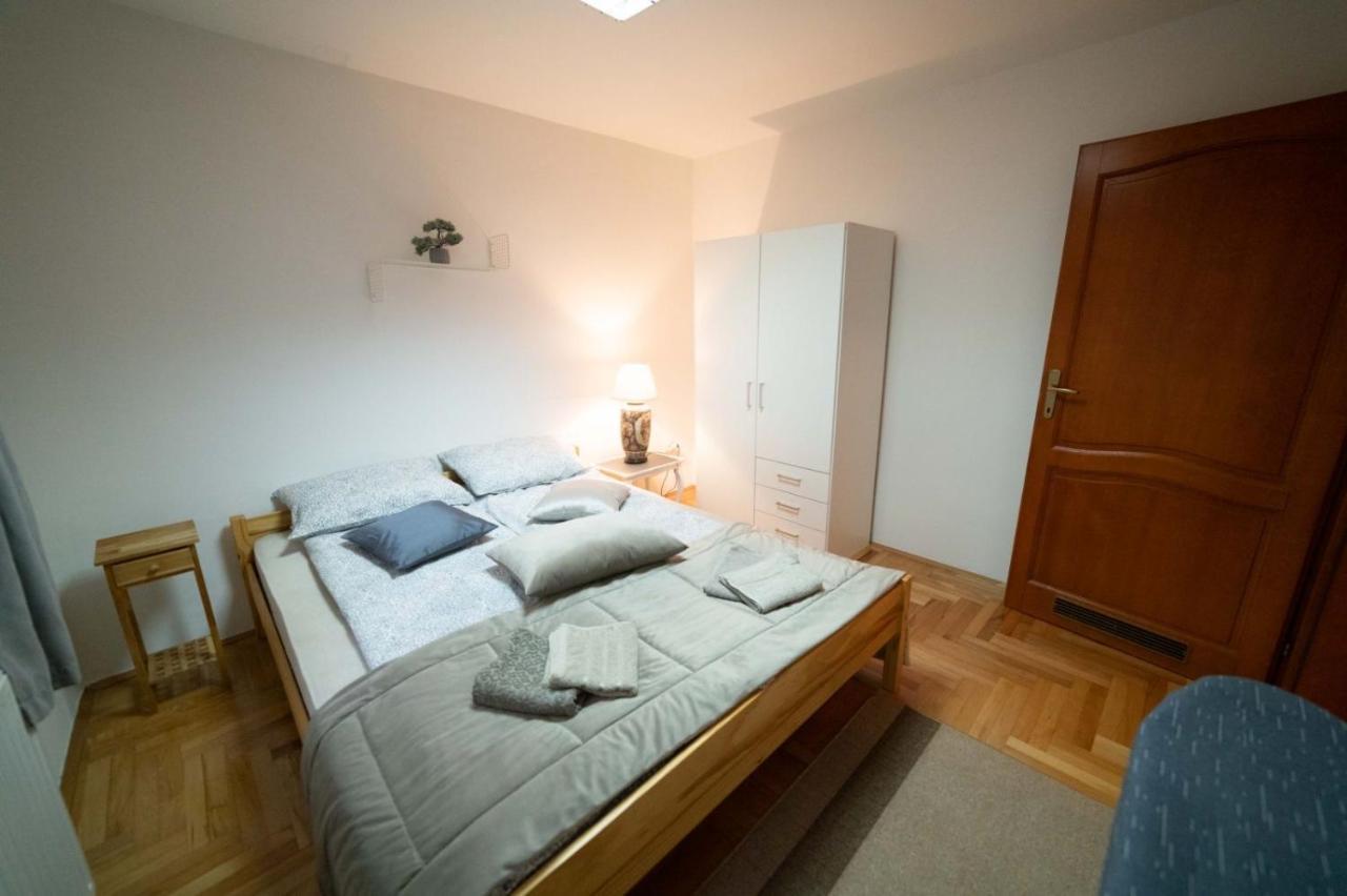 Apartman Yellow House Saraievo Exterior foto